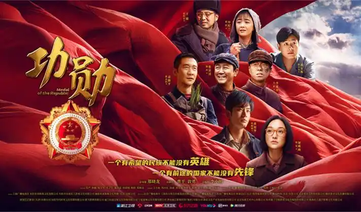 雾紫色调的移动端播放界面示意轮播图